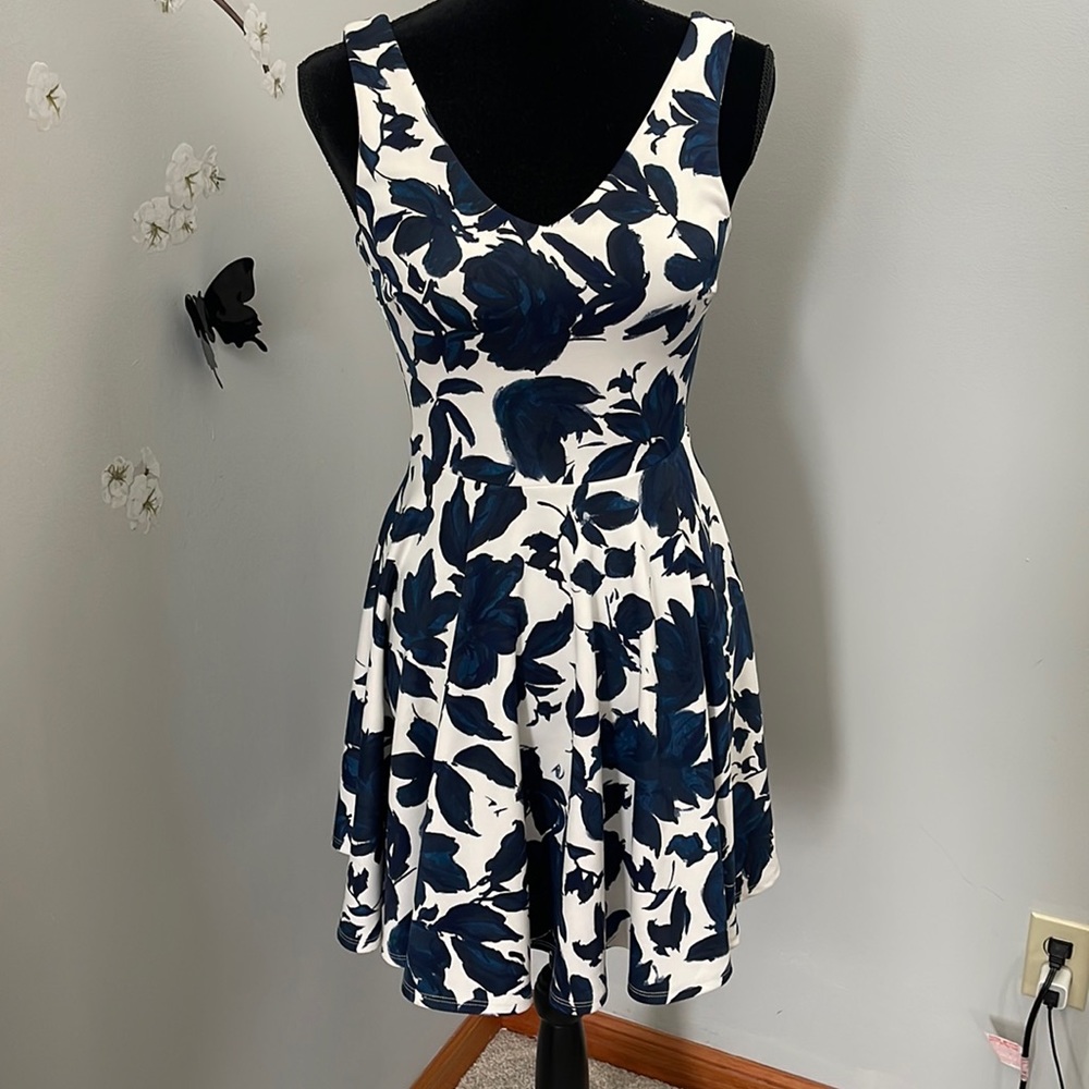 Sleeveless floral fit and flare dress size small